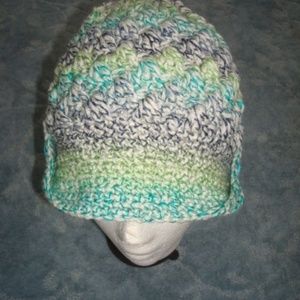 HAND CROCHET MULTI COLOR PEAK BRIM HAT